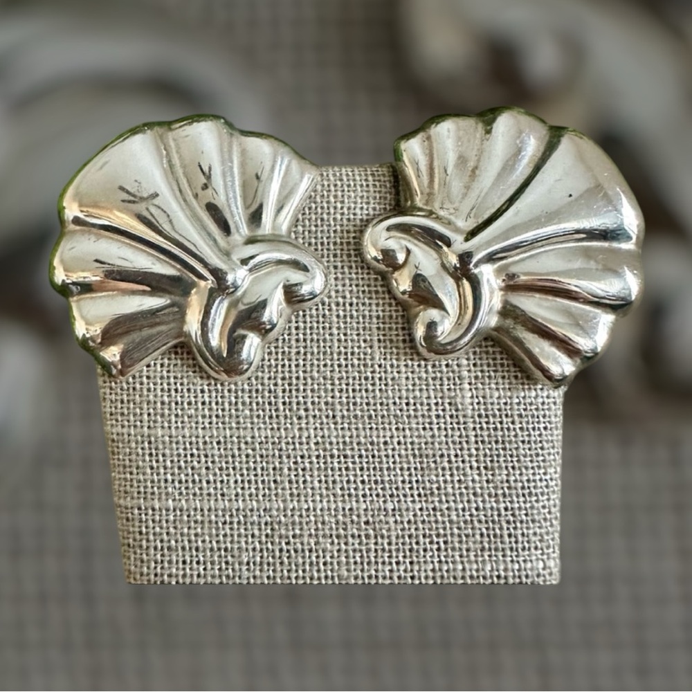 Vintage sterling silver 925 fan clip-on earrings circa 1980.